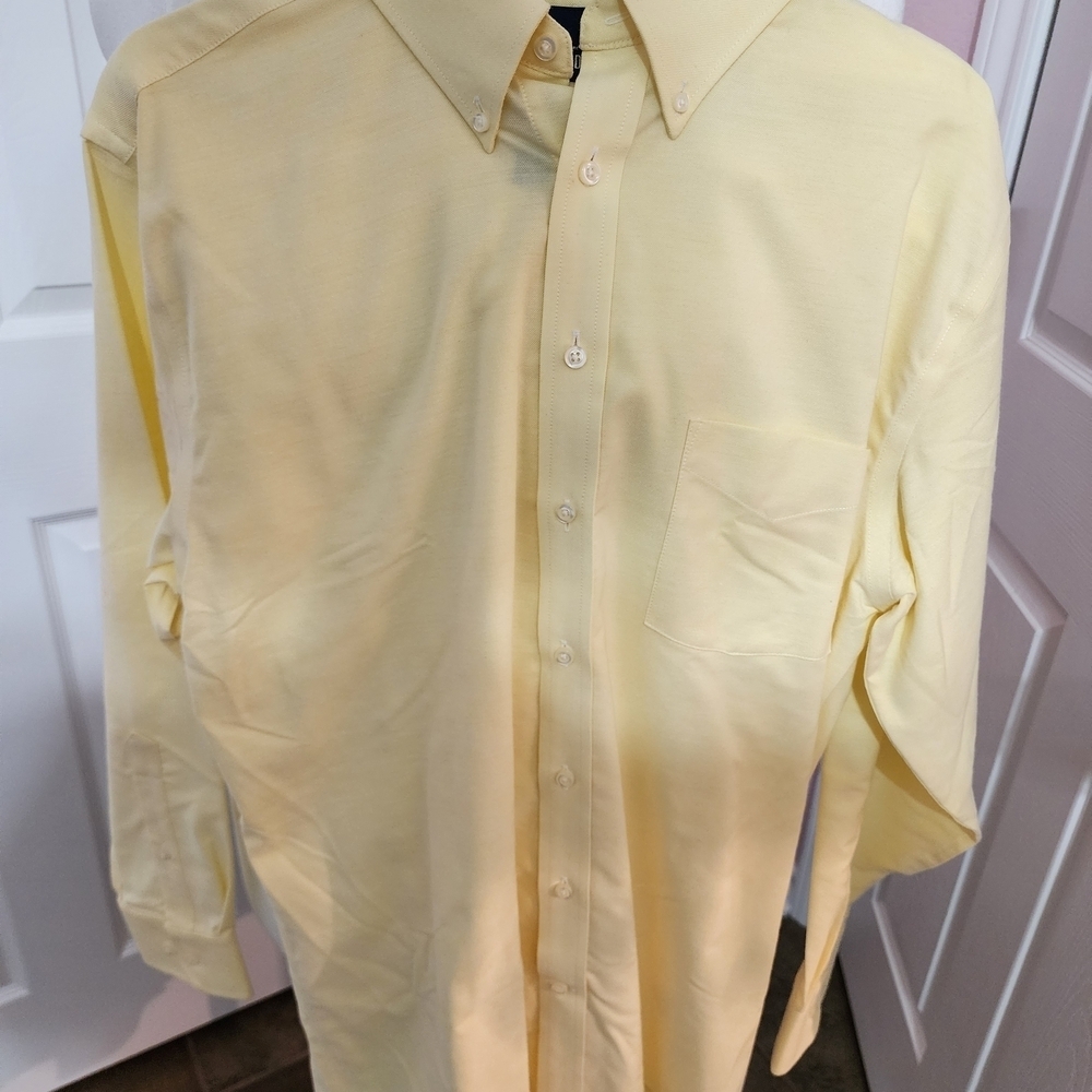Stafford Men's Light Yellow Casual Button Down Shirt